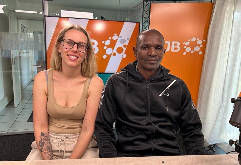 China Assoumana, journaliste dans une radio au Niger est en tandem avec Natacha Mengoli, journaliste à RJB, dans le cadre du programme En Quête d’Ailleurs.