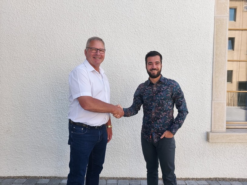 Cyprien Louis (à droite) a passé le témoin à Etienne Klopfenstein le 1er juin.