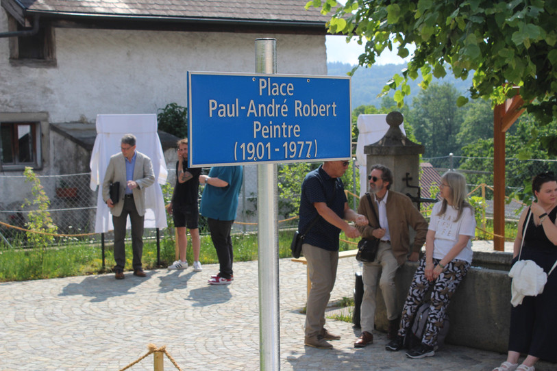 La place honore maintenant un prestigieux citoyen d’Orvin. (Photo : Ulrich Knuchel)