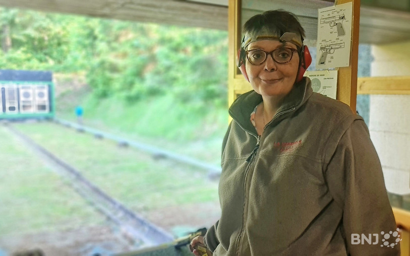 Vreni Mathez, 53 ans, pratique le tir régulièrement depuis plus de trente ans.