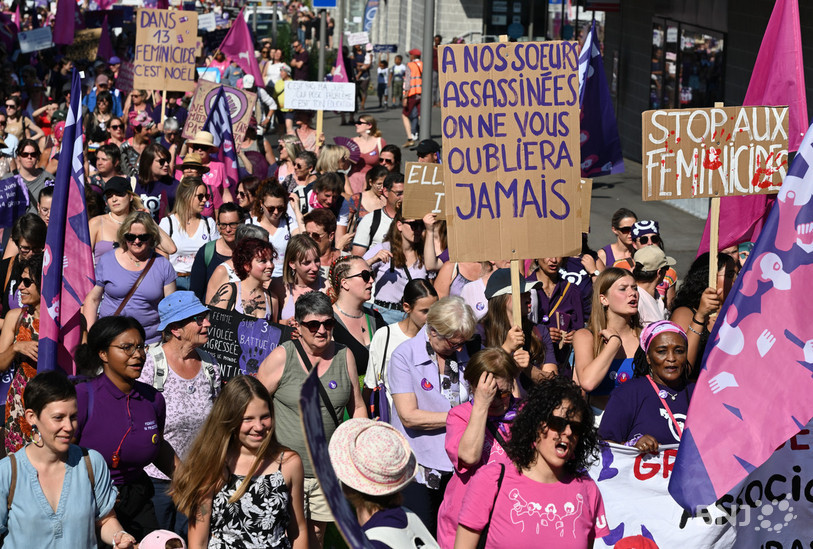 Environ 1'500 personnes ont participé au cortège parti en fin d'après-midi de la gare de Delémont.