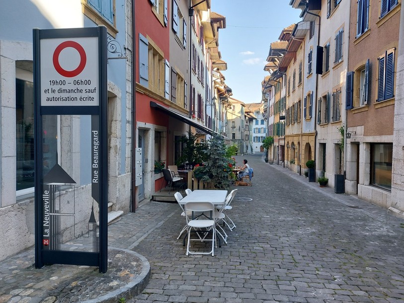 Les voitures pourront toujours circuler entre 6h et 19h sur la Rue Beauregard, en vieille ville de La Neuveville.