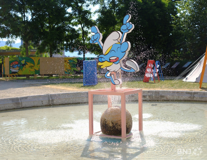 La schtroumpfette imaginée par Tebo a trouvé le moyen de supporter la chaleur annoncée durant le week-end.