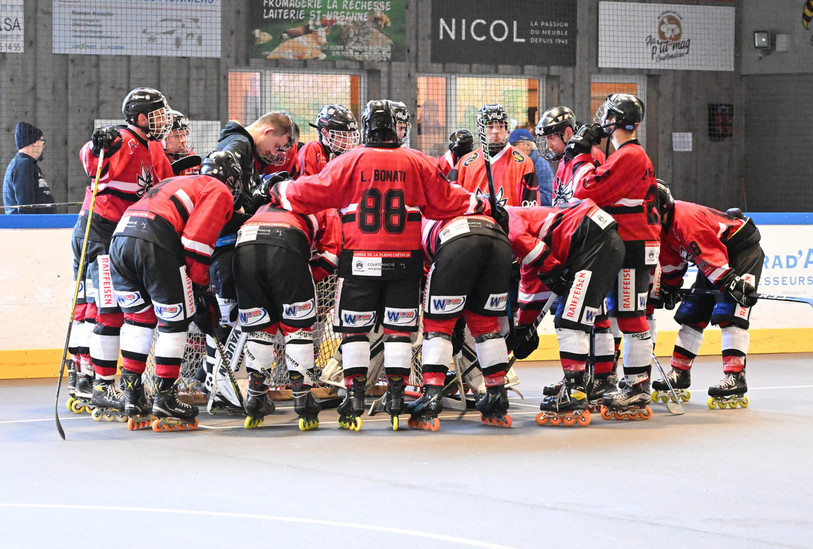 Le SHC Buix est éliminé de la course aux play-off après sa défaite face à Rothrist dimanche. (photo : archives / Georges Henz)