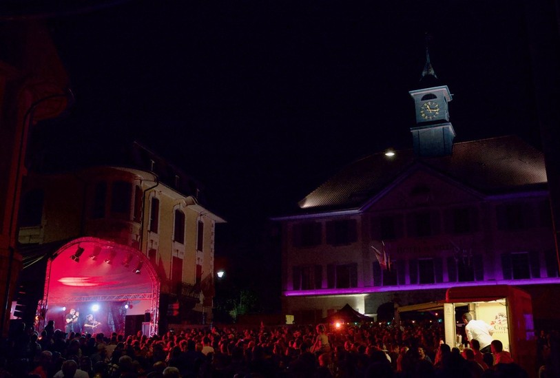 Pas de drapeau jurassien sur l'Hôtel-de-ville et le groupe Manau sur scène : la 2e édition du Festival de la Liberté est une grande réussite. (Photo: Bist/Roland J. Keller)