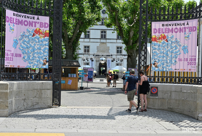 L'entrée de la cour du château lors de Delémont'BD le 18.06.2023. (Photo : Georges Henz)