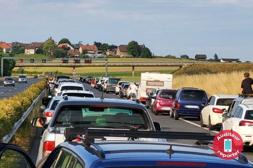 L'autoroute a été fermée pendant plus de deux heures (photo : auditeur-reporter)