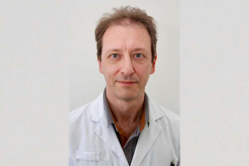 Le Docteur Roberto Rosini travaille en binôme jusqu'au départ à la retraite du Docteur Roland Chiffelle. (Photo : H-JU).