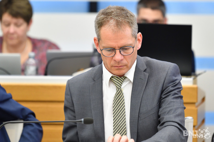 Le ministre David Eray a répondu a une question orale sur la géothermie ce mercredi.