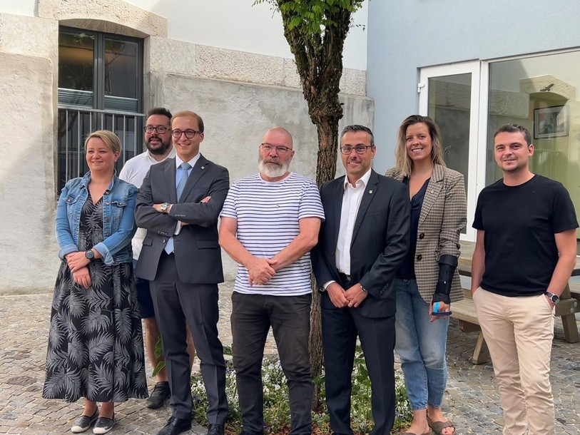 Le Conseil municipal de St-Imier de complet. De gauche à droite : Gisèle Tharin, Samuel da Silva, Corentin Jeanneret (maire), Olivier Zimmermann, Hugo Figueiredo, Josika Iles et Marco Pais Pereira.