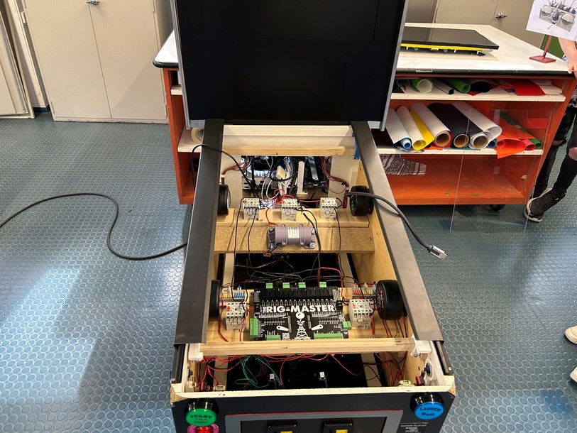 L'intérieur du flipper est semblable à un véritable ordinateur.