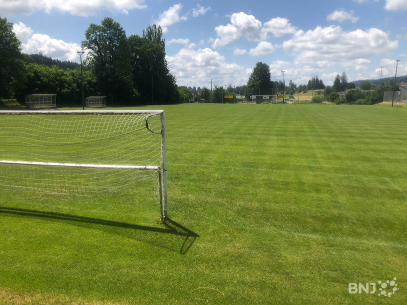 Initialement installé aux Eplatures, le FC Etoile-Sporting a inauguré le terrain des Foulets en 1975.