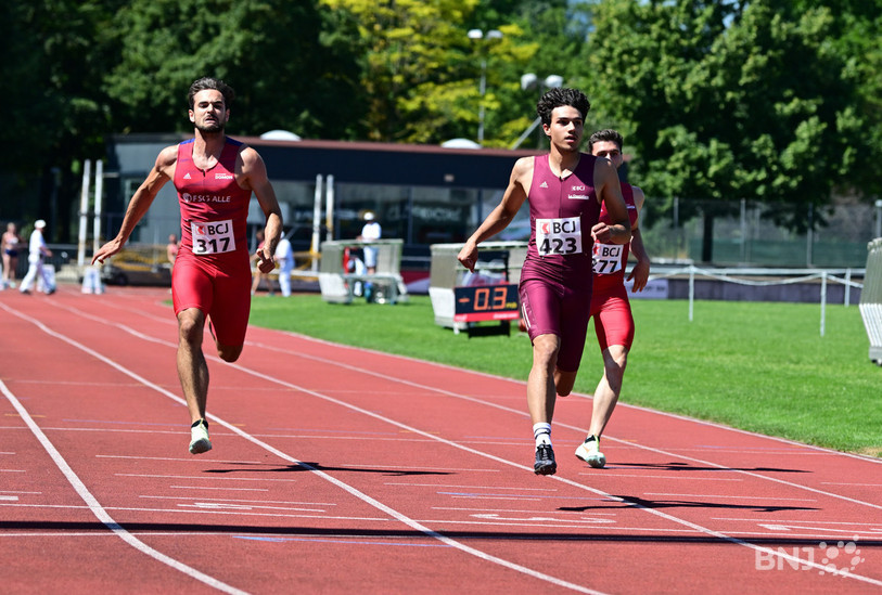 Loukas Rangasamy (dossard 423) n'a pas éprouvé beaucoup de difficulté à prendre le meilleur sur ses deux rivaux du jour (photo : Georges Henz).