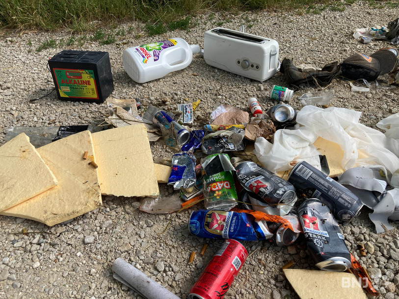 Les employés de l'Office de l'entretien tombent aussi bien sur des petits déchets que sur des appareils électroménagers et des batteries. 