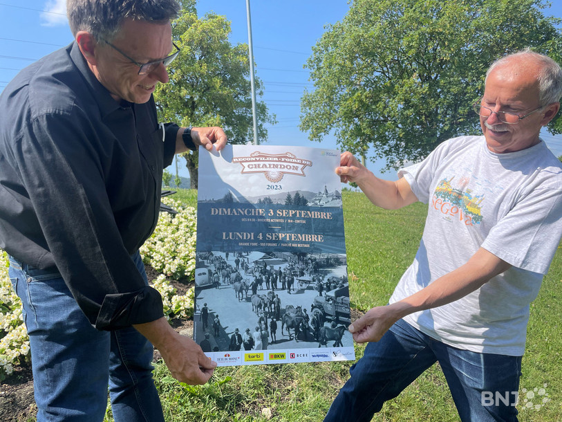 L'affiche de la Foire de Chaindon 2023 tenue par le Président du comité d'organisation Ervin Grünenwald (à gauche), le collectionneur de Reconvilier Alfred Kammermann.