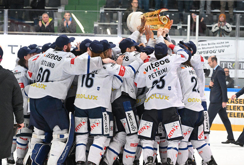Le chemin est encore long pour les joueurs du HCC qui rêvent de revivre l'euphorie de la saison dernière. (Photo : archives / Georges Henz).