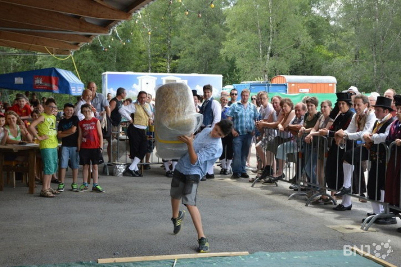 Un lancer de botte de foin aura lieu lors de la Fête des foins cette fin de semaine à Coufaivre. (Photo : illustration / archives)