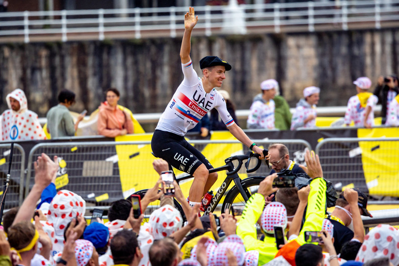 Le Slovène Tadej Pogacar a coiffé un béret basque pour faire honneur à la région de départ de ce Tour de France 2023 (photo : Keystone/EPA/Martin Divisek).