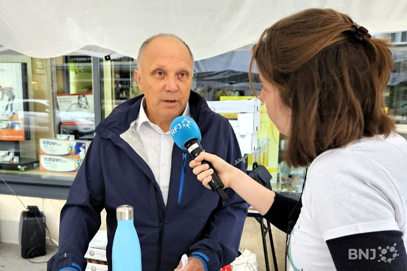 Daniel Milani au micro de RFJ, à l'heure de prendre sa retraite après près de 30 ans à la direction du Collège de Delémont.