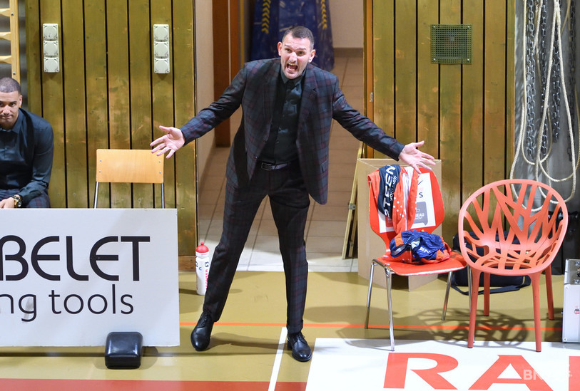 Mitar Trivunovic, coach d'Union Neuchâtel, doit encore trouver la recette gagnante en vue de la reprise du championnat. (Photo : Bertrand Pfaff)