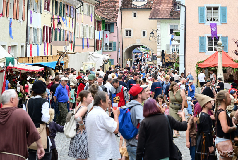 Les Médiévales ont accueilli quelque 50'000 personnes, selon les premières estimations des organisateurs (photo : Georges Henz).