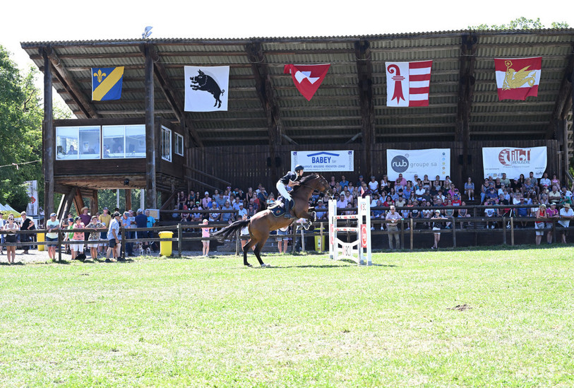 Le concours hippique national du Mont-de-Coeuve est le rendez-vous phare de l'année pour la Société de Cavalerie d’Ajoie. (Photo: archives Georges Henz)