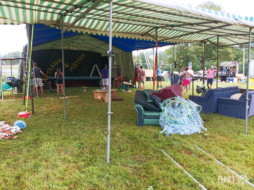 Le festival Tartare de Miettes se tient du 13 au 15 juillet. Mais pour l’instant, il s’agit de réparer les installations endommagées par l’orage.