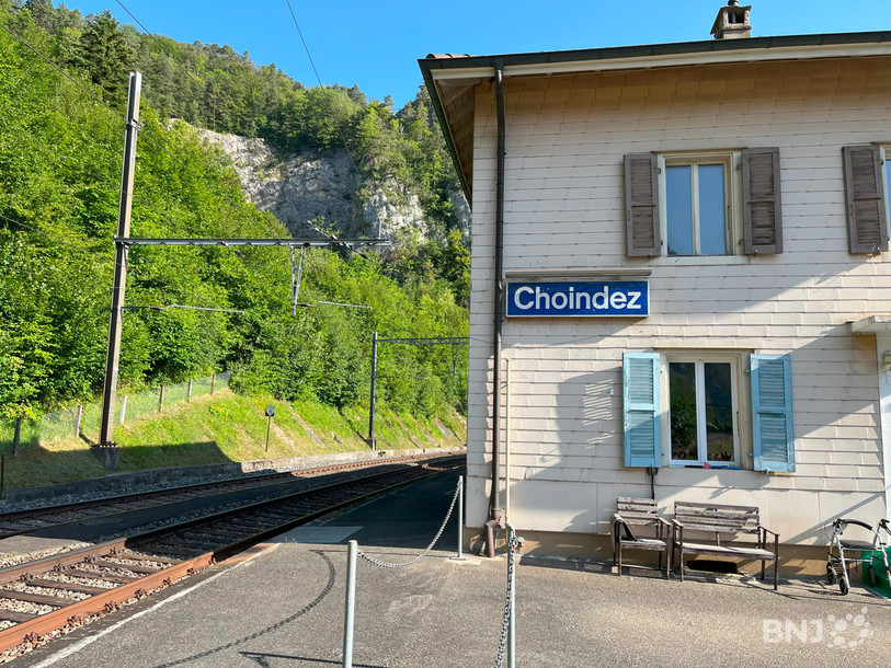 La gare de Choindez, qui se trouve sur le site de l'usine Von Roll, est devenu un lieu d'habitation.