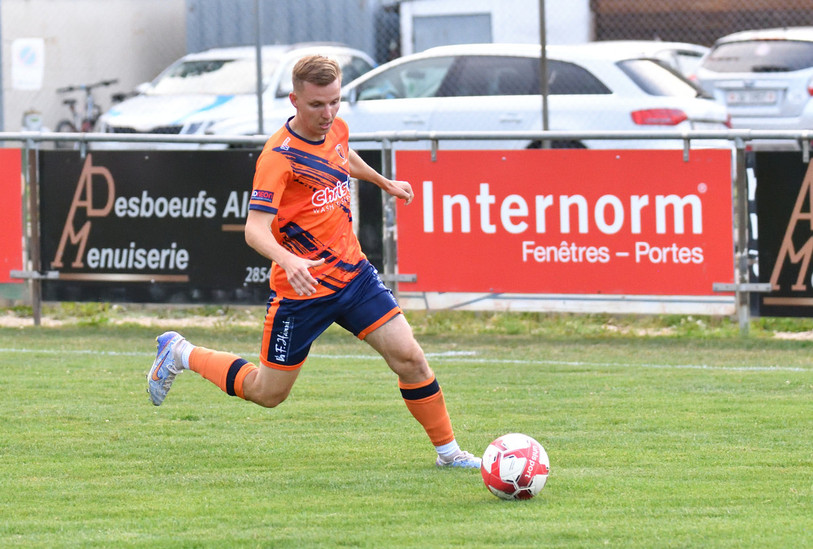 Joris Gester et la défense du FC Ajoie-Monterri ont beaucoup souffert dimanche après-midi (photo : archives Georges Henz).