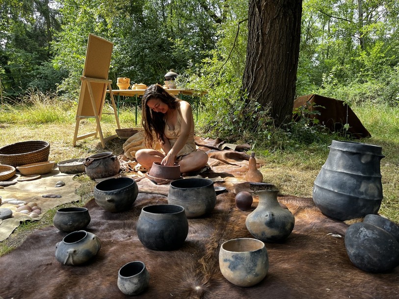 Pauline Ferrisse, participante à la semaine thématique sur la poterie.