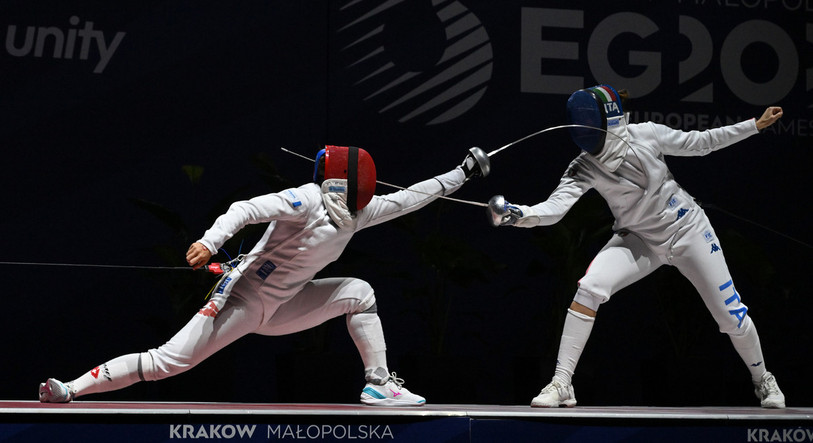 Pauline Brunner (à gauche) est montée sur la plus haute marche du podium en Serbie dimanche (Photo archives : Bizzi/Swiss Fencing). 