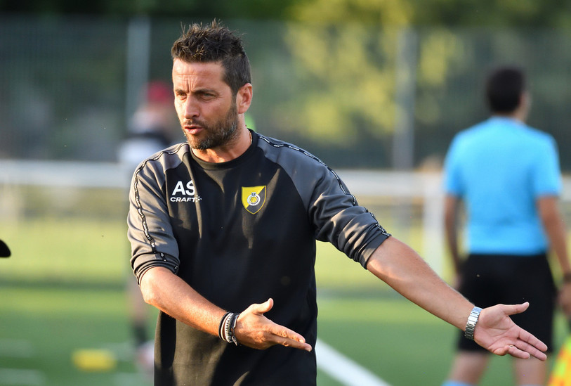 L'entraîneur des SR Delémont Anthony Sirufo a 6 semaines pour préparer sa troupe au prochain championnat de Promotion League (photo : Georges Henz).