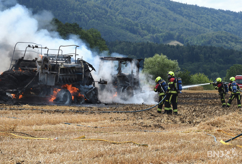 Les pompiers du SIS 6/12 ainsi que le CR de Delémont ont combattu l'incendie, appuyé par un agriculteur.