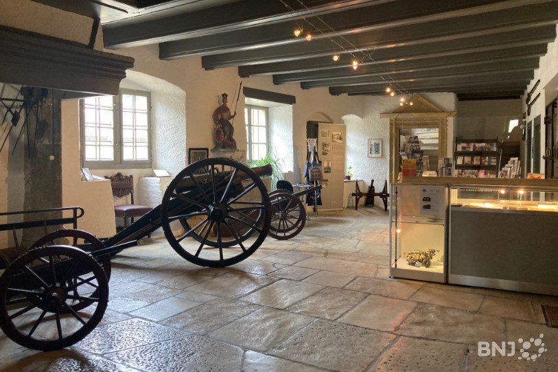 Dans l’ancien Hôtel de Ville datant du 14e siècle, la Salle des pas perdus est aujourd’hui l’espace d’accueil du musée.