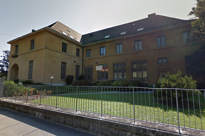 Le bâtiment de la Haupstrasse 6 à Nidau accueillera temporairement le guichet de la police dès le lundi 24 juillet. (Photo : Google maps)