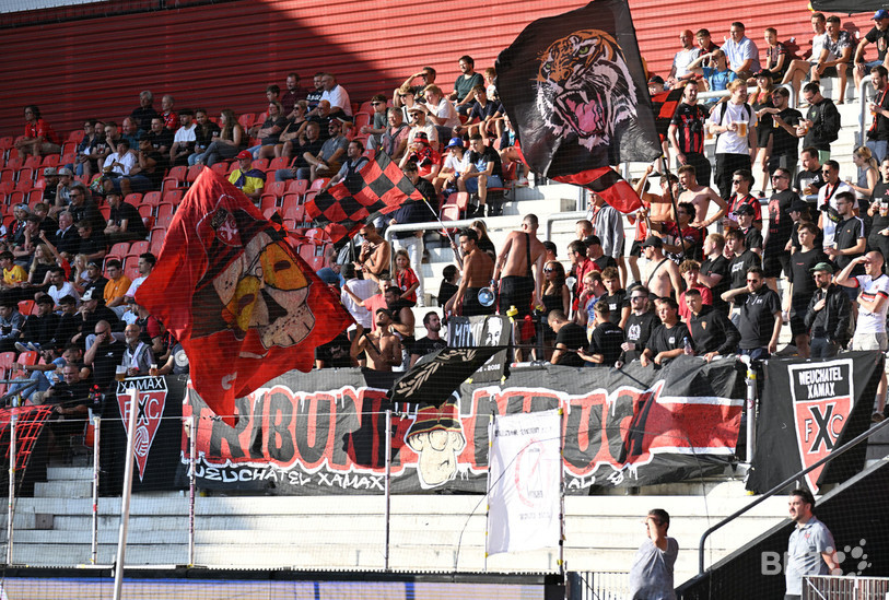 Des supporters de Neuchâtel Xamax ont été bloqués par des Thounois après le match samedi soir. (Photo archives: Georges Henz)