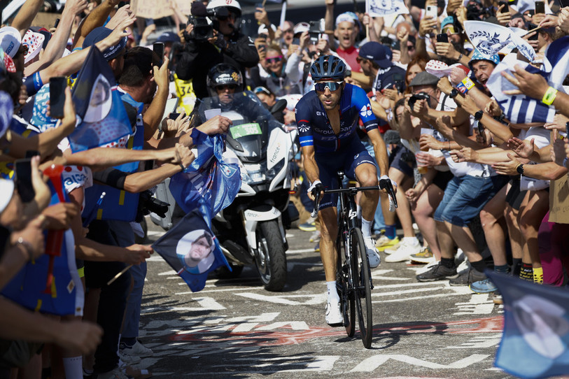 Thibaut Pinot à l'avant lors de l'étape Belfort-Le Markstein, l'une des images fortes de ce Tour de France (photo : AP/Etienne Garnier).