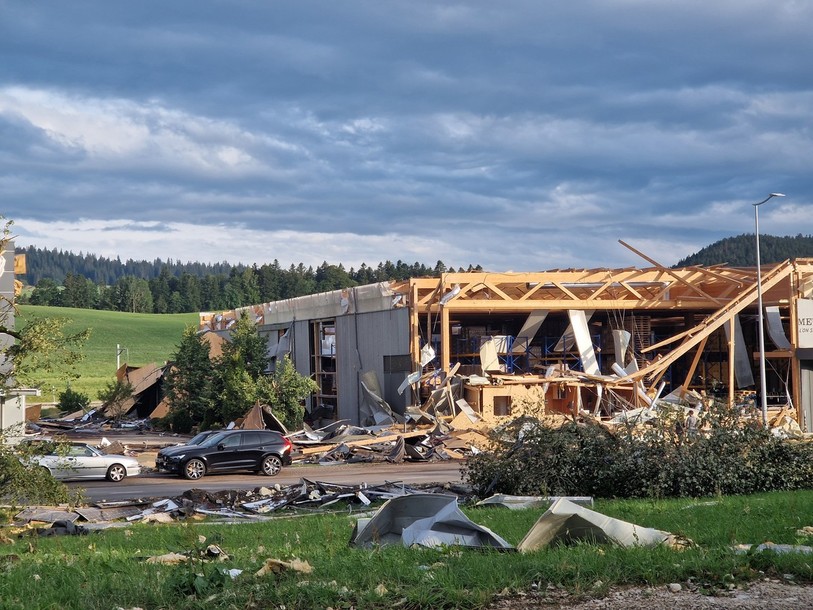 De nombreuses entreprises ont été frappées par la tempête au Crêt-du-Locle. Les dégâts n'ont pas encore été estimés, mais ils sont immenses.