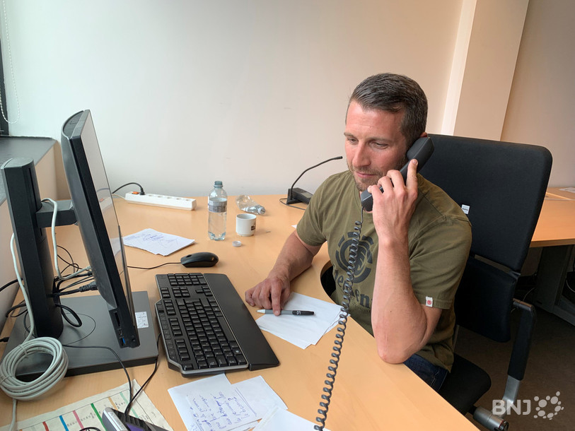 Conseiller général à La Chaux-de-Fonds, Grégory Rochat s'est proposé comme bénévole pour la hotline mise sur pied au lendemain de la tempête qui a touché les Montagnes neuchâteloises.