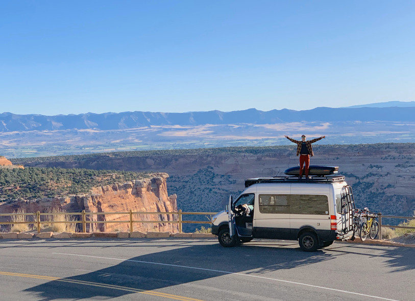 Contrairement au camping-car, le van aménagé a l’avantage d’être plus petit et passepartout. (Photo : illustration)