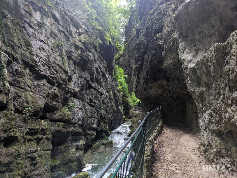 Le chemin des gorges du Taubenloch de Boujean à Frinvillier se fait généralement en 35 minutes.