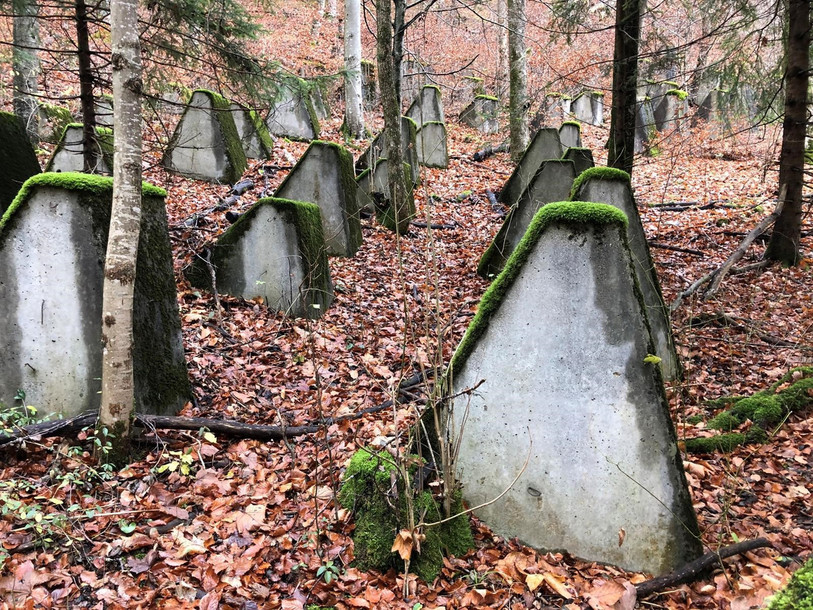 Les traces du patrimoine militaire de la Seconde guerre mondiale sont nombreuses dans la région (photo : Evan Kaenzig).