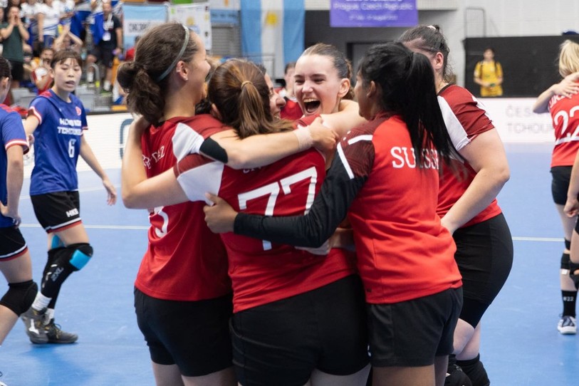 Les joueuses suisses peuvent laisser exploser leur joie. (photo : Swiss Tchoukball)