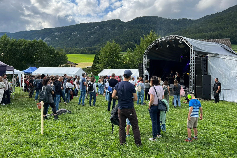 Festi'Lab n'a pas échappé aux gouttes samedi soir à Corcelles (photo : Gaétan Lab).