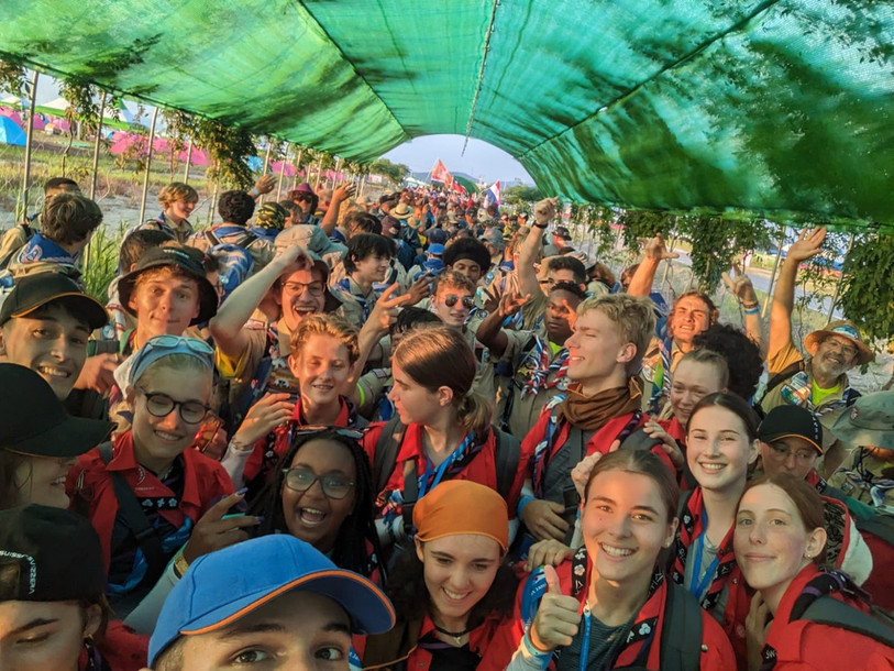 La troupe suisse, ici avec un groupe américain il y a quelques jours, garde le sourire. (Photo : Valentin Prétat)