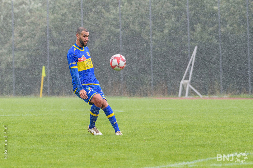 Abdelaziz Kebbal a pu égaliser et relancer Coffrane dans ce match face à Monthey. (Photo : Bertrand Pfaff)