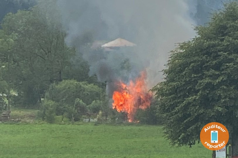 C'est un entrepôt de jardin qui a pris feu à Courtelary.