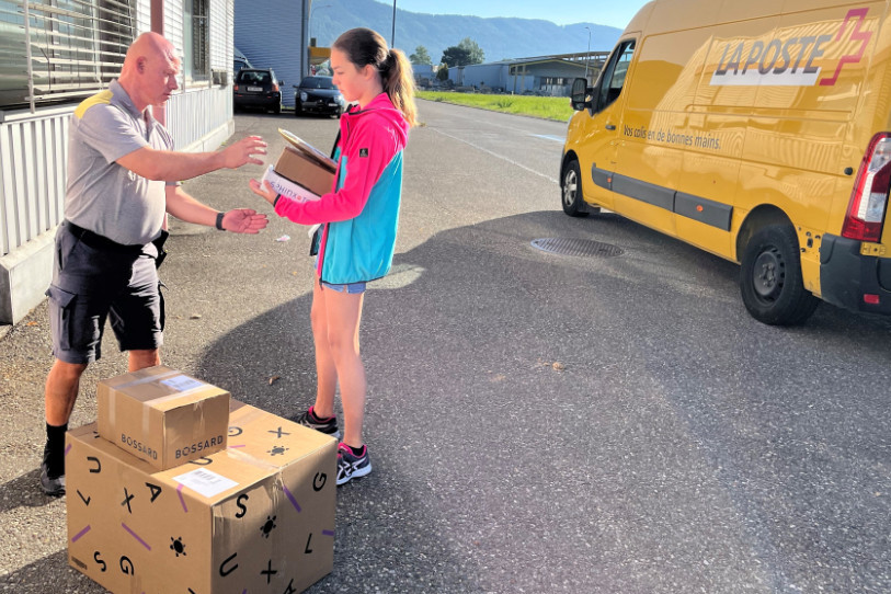 Alice a pu participer à la tournée des colis de Daniel Montavon. 