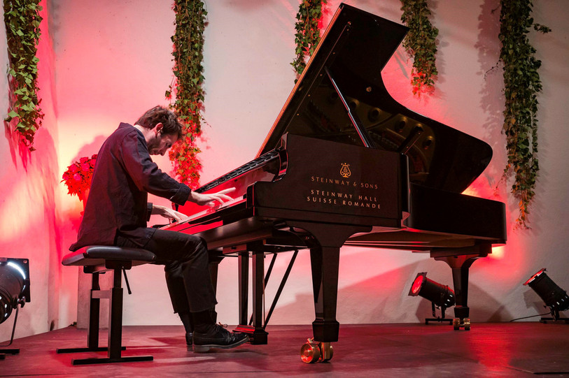 Les concerts de Piano à Saint-Ursanne - ici celui d’Alexandre Kantorow - ont attiré plus de 3'500 personnes. (Photo : Jacques Philippet.)