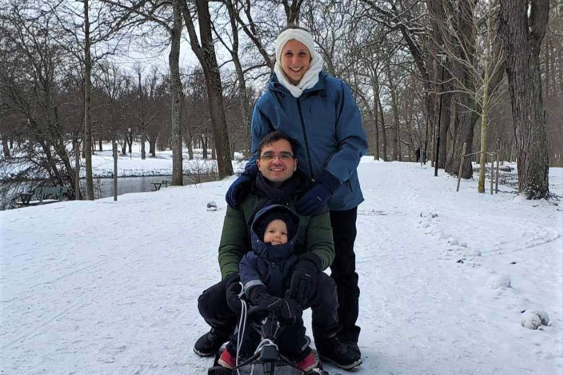 Dylan Voirol et sa famille se sont installés en Suède début 2022. Son emploi de spécialiste consulaire l'amènera à déménager tous les 3 ou 4 ans vers d'autres ambassades de Suisse dans le monde (photo : Dylan Voirol).